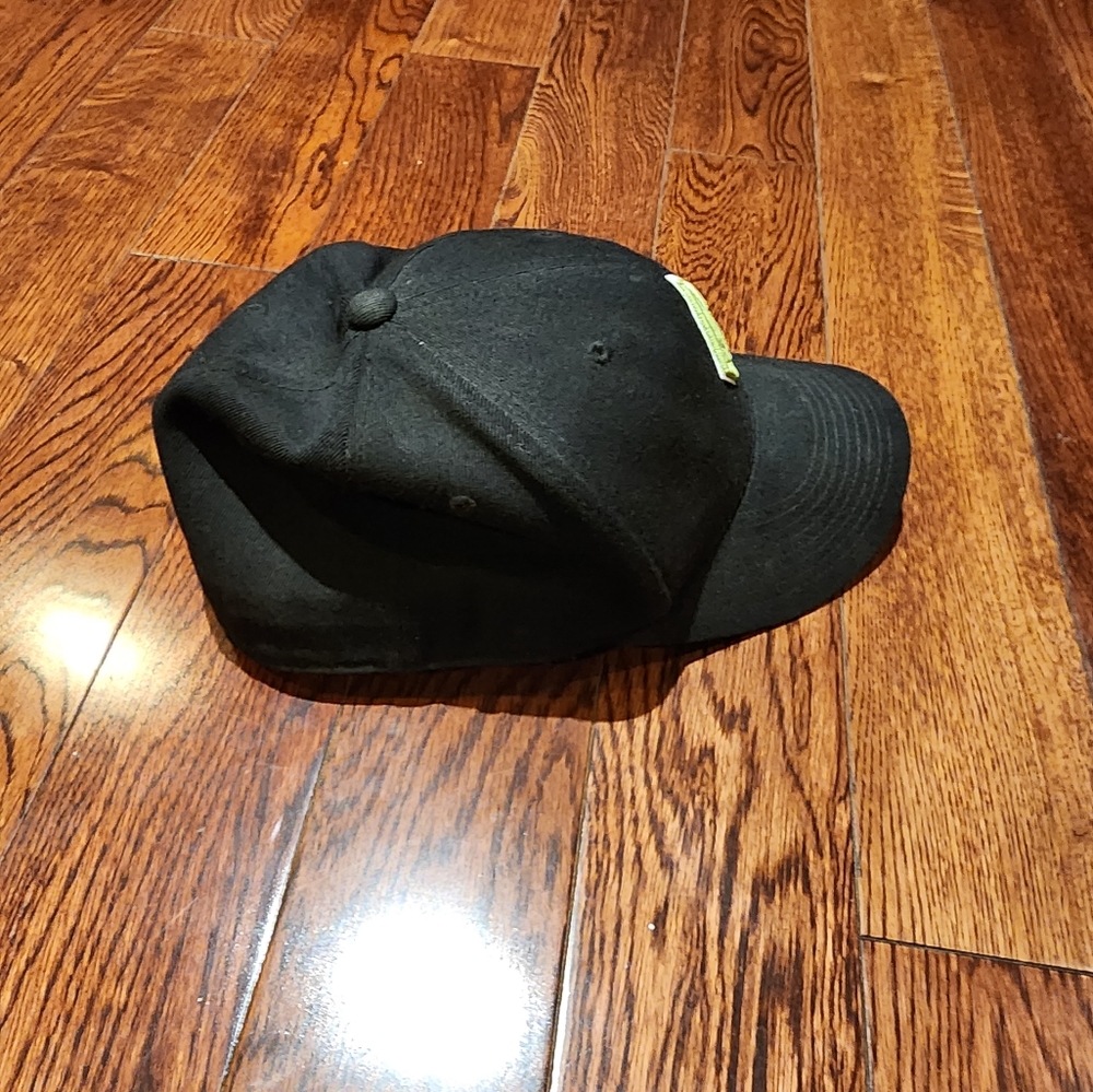 Volcom Hat - Picture 4 of 5